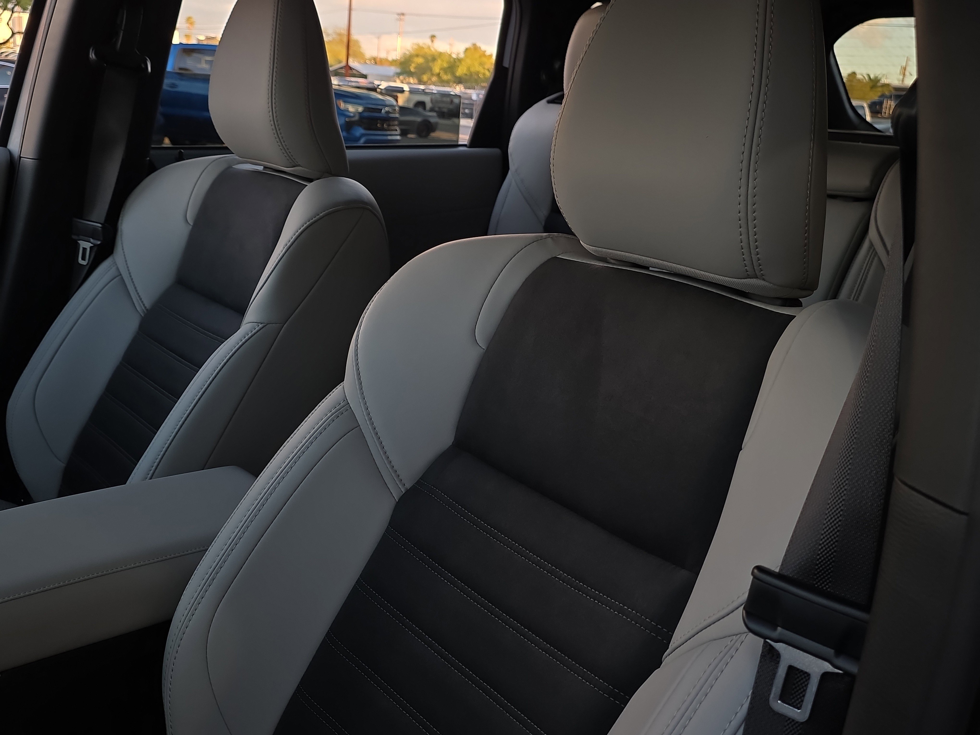 New 2025 Mitsubishi Outlander SE image 9