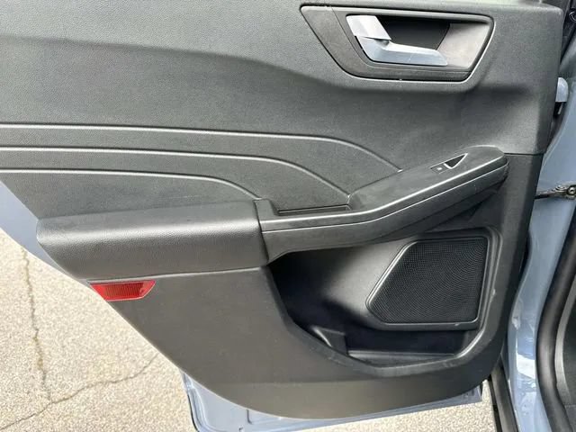 Used 2025 Ford Escape ST-Line FWD image 21