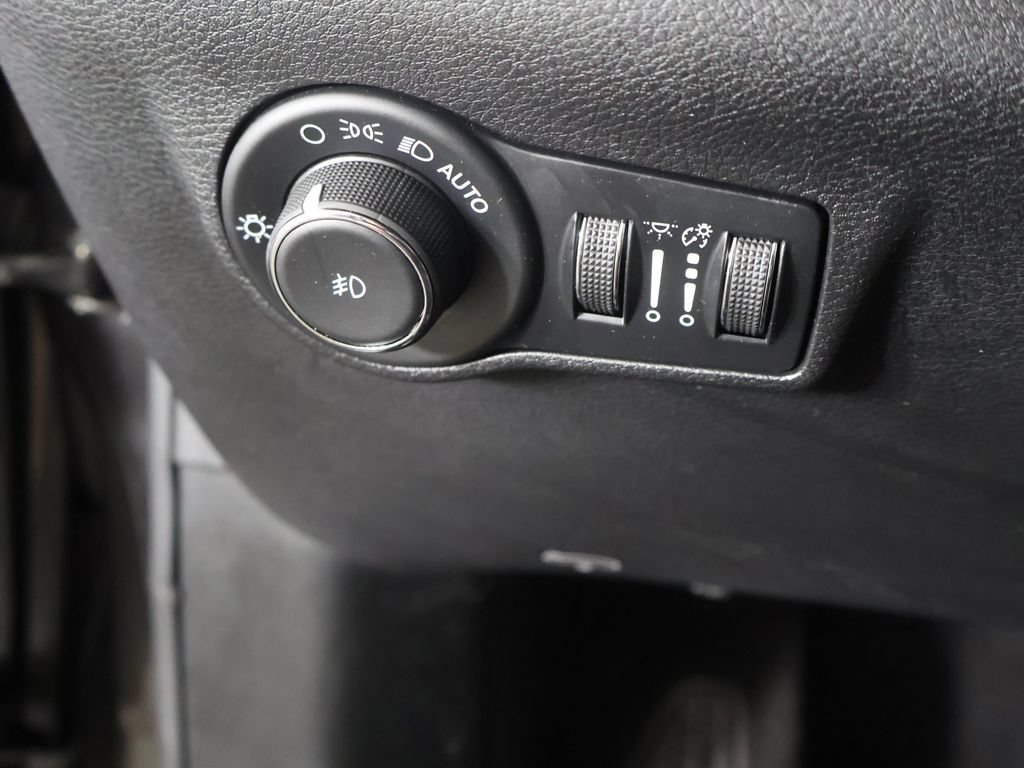 Used 2023 Jeep Compass Limited AWD/4WD image 36