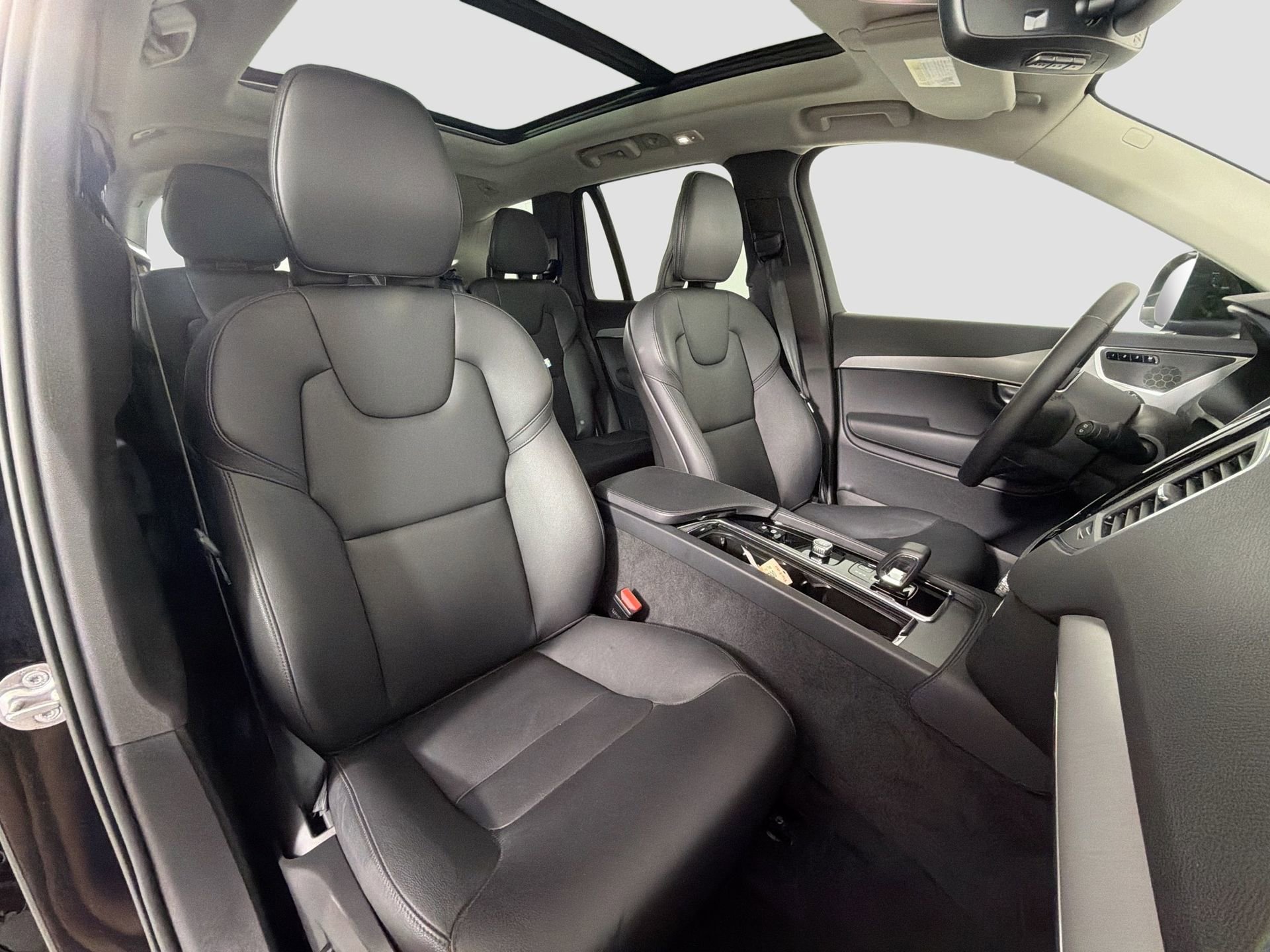 Certified 2025 Volvo XC90 B5 Core AWD/4WD image 29
