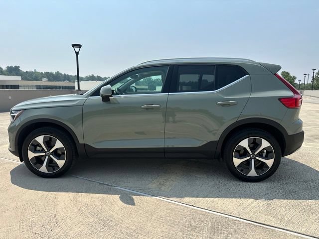 Certified 2025 Volvo XC40 B5 Plus AWD/4WD image 5