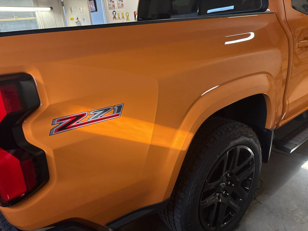 Used 2025 Chevrolet Colorado Z71 w/ Z71 Convenience Package 2 image 9