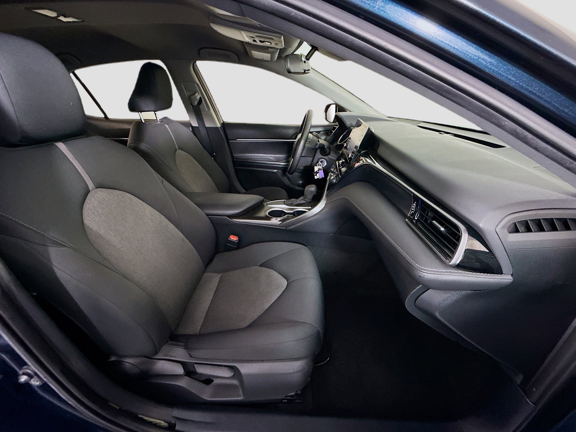 Used 2021 Toyota Camry LE image 28