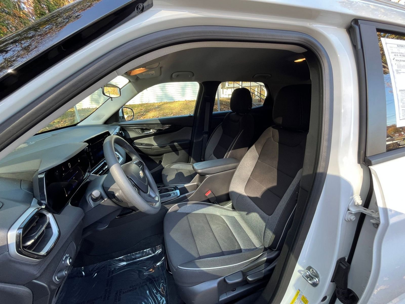 Used 2025 Chevrolet TrailBlazer LT image 32