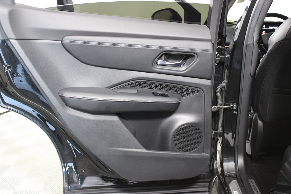 Used 2023 Nissan Ariya AWD image 25