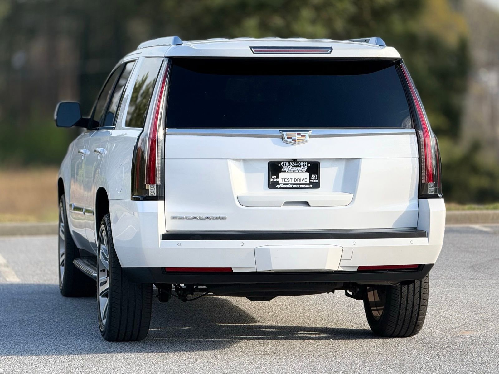Used 2016 Cadillac Escalade Luxury image 4