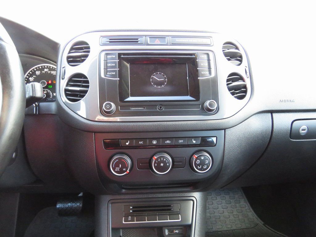 Used 2016 Volkswagen Tiguan S image 25