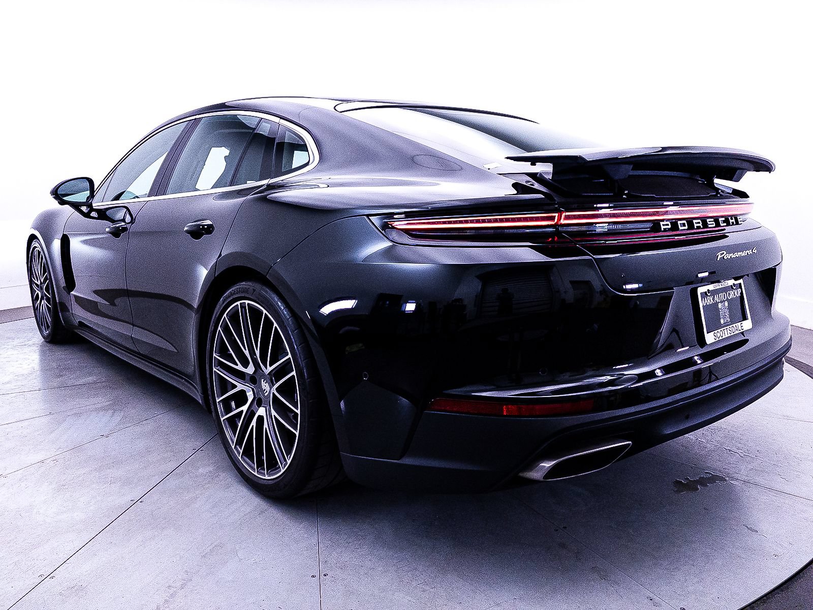 Used 2024 Porsche Panamera 4 w/ Premium Package AWD/4WD image 16