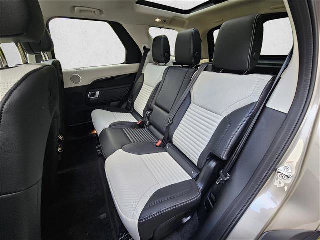 Certified 2025 Land Rover Discovery S AWD/4WD image 15