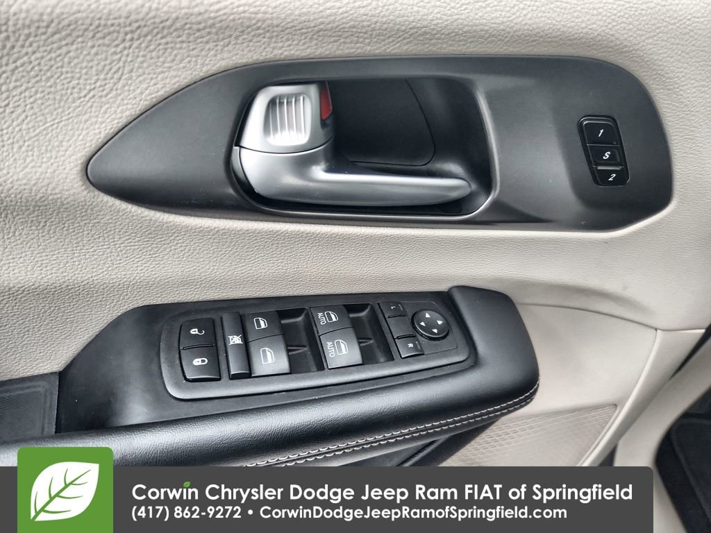 Certified 2024 Chrysler Pacifica Touring-L image 21