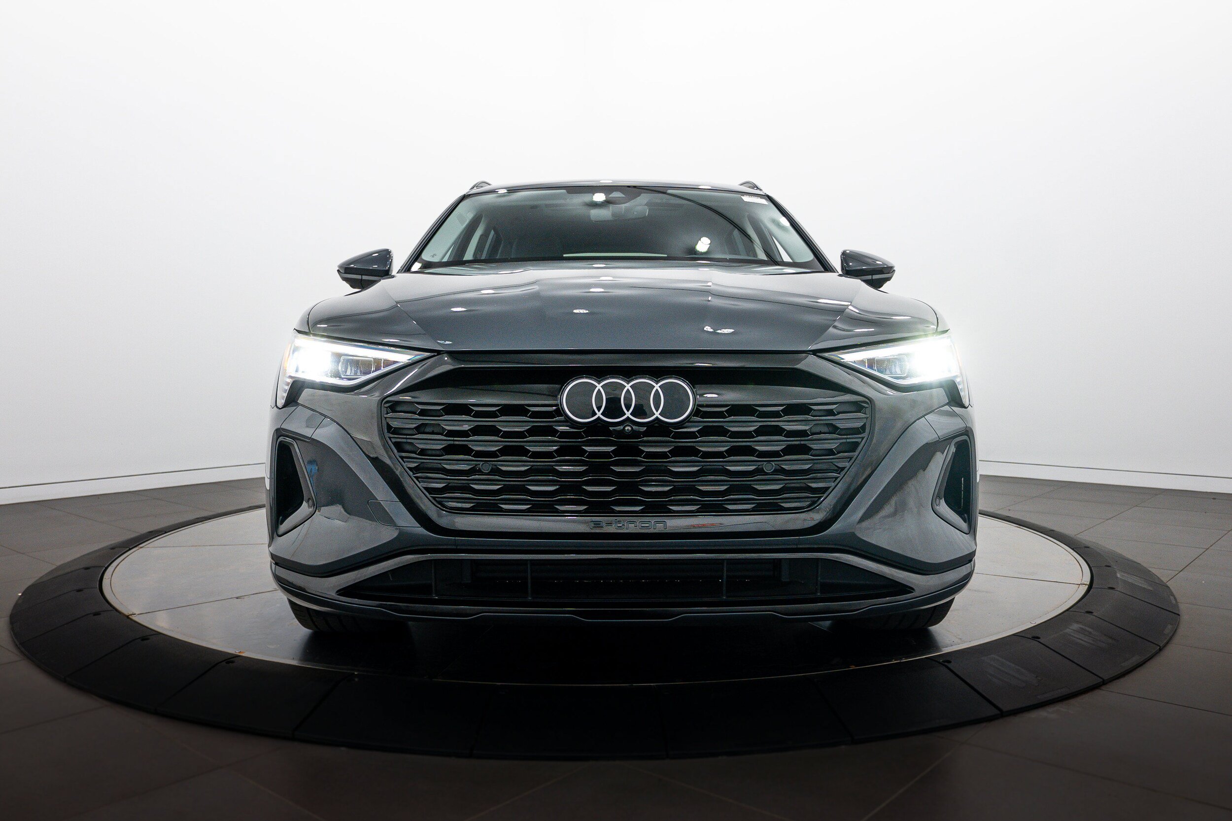 Certified 2024 Audi Q8 e-tron Premium Plus AWD/4WD image 24