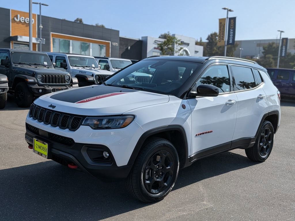 Used 2024 Jeep Compass Trailhawk image 1