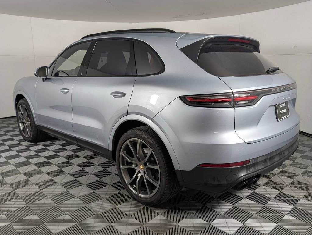Certified 2023 Porsche Cayenne Platinum Edition image 3