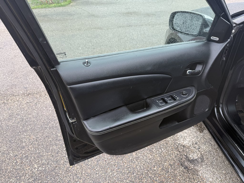 Used 2013 Chrysler 200 Limited FWD image 11