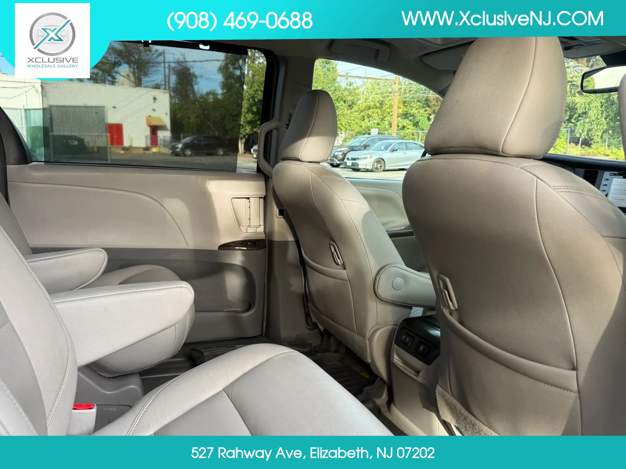 Used 2019 Toyota Sienna XLE Premium w/ Carpet Mat Package FWD image 30