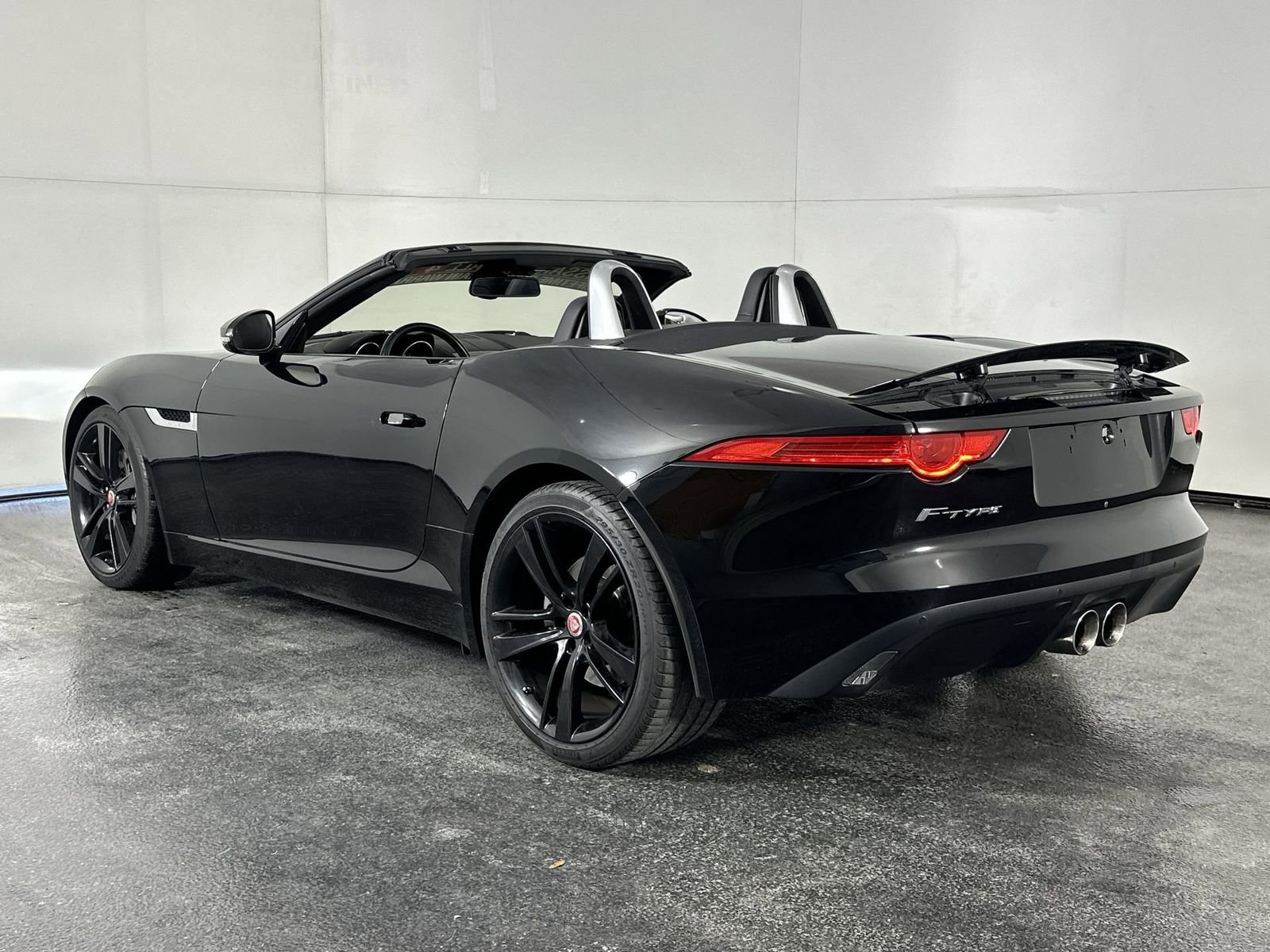 Used 2017 Jaguar F-TYPE Convertible image 9