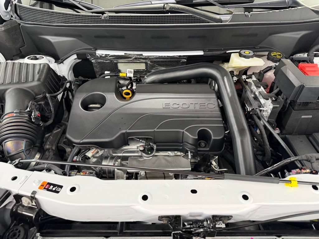 New 2027 Chevrolet Equinox LT w/ LPO, Floor Liner Package FWD image 4