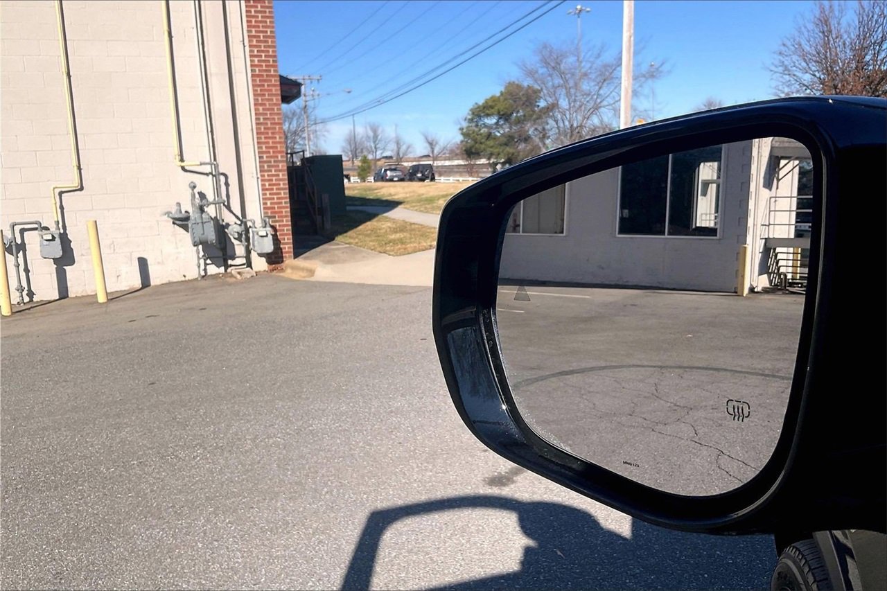 Used 2023 Jeep Grand Cherokee Limited w/ Black Appearance Package image 28