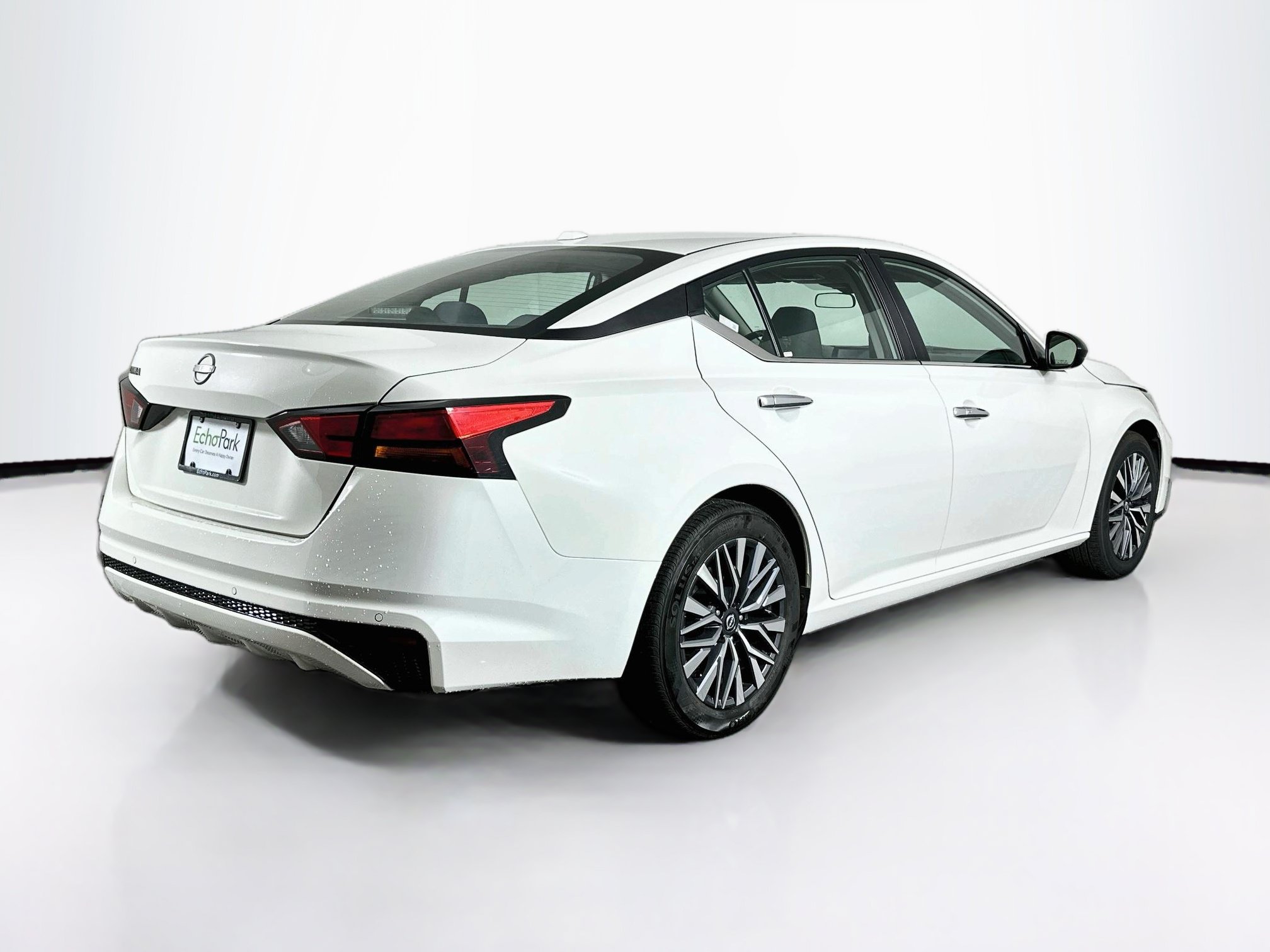 Used 2025 Nissan Altima 2.5 SV FWD image 9