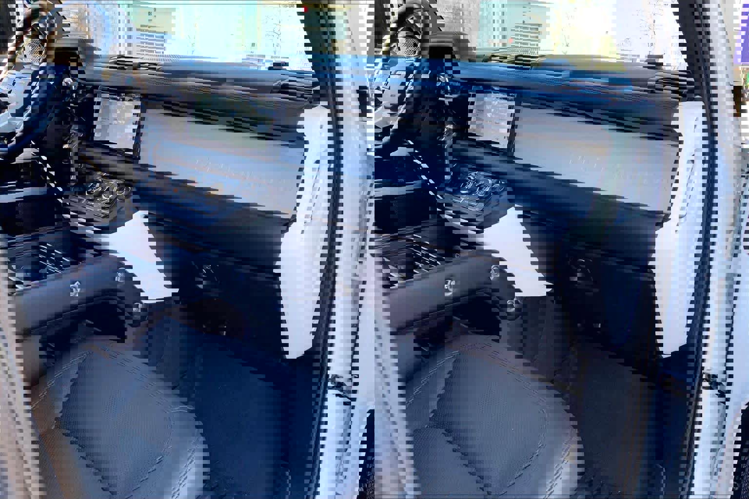 Used 2023 Land Rover Defender 110 SE image 17