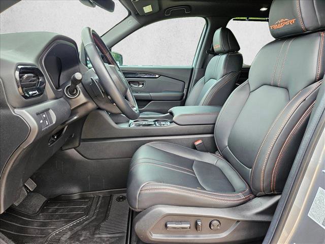 Used 2025 Honda Pilot TrailSport image 16