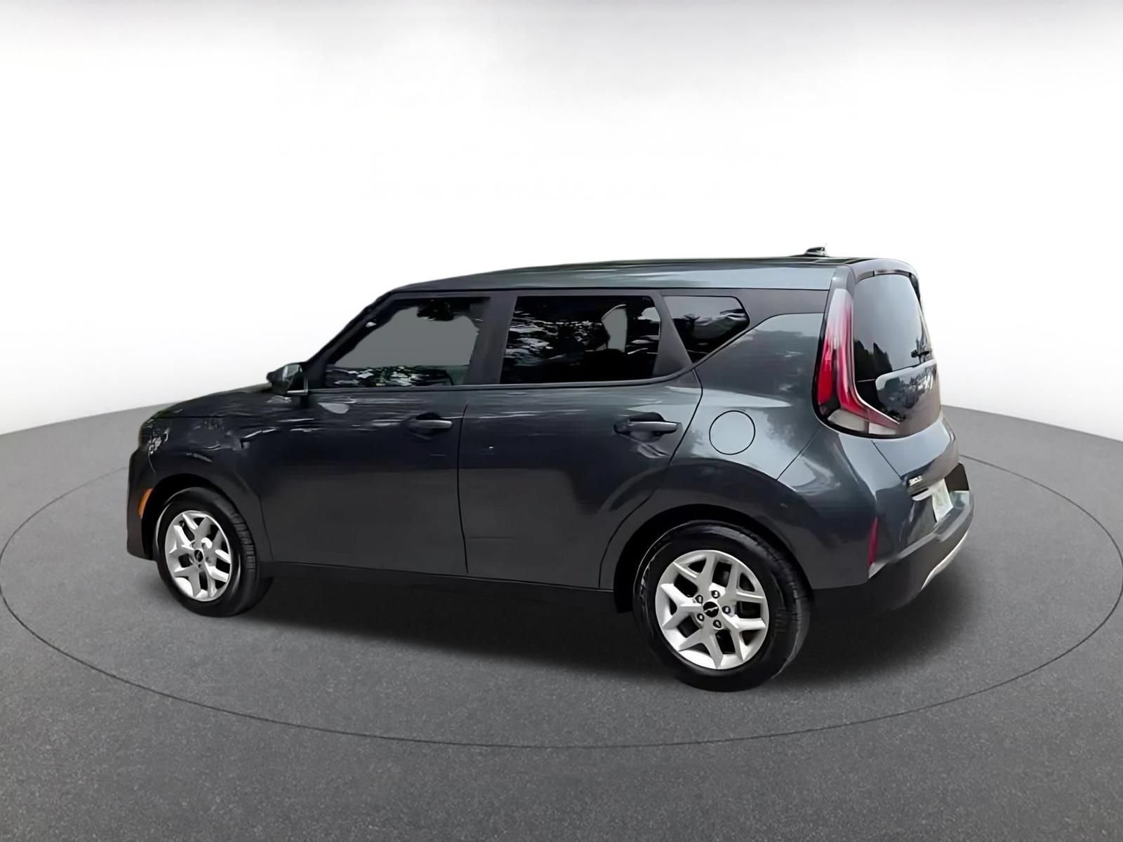 Used 2025 Kia Soul LX w/ LX Technology Package FWD image 10