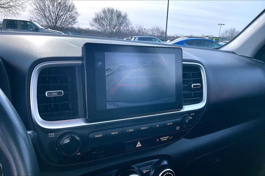 Used 2025 Hyundai Venue SEL image 18