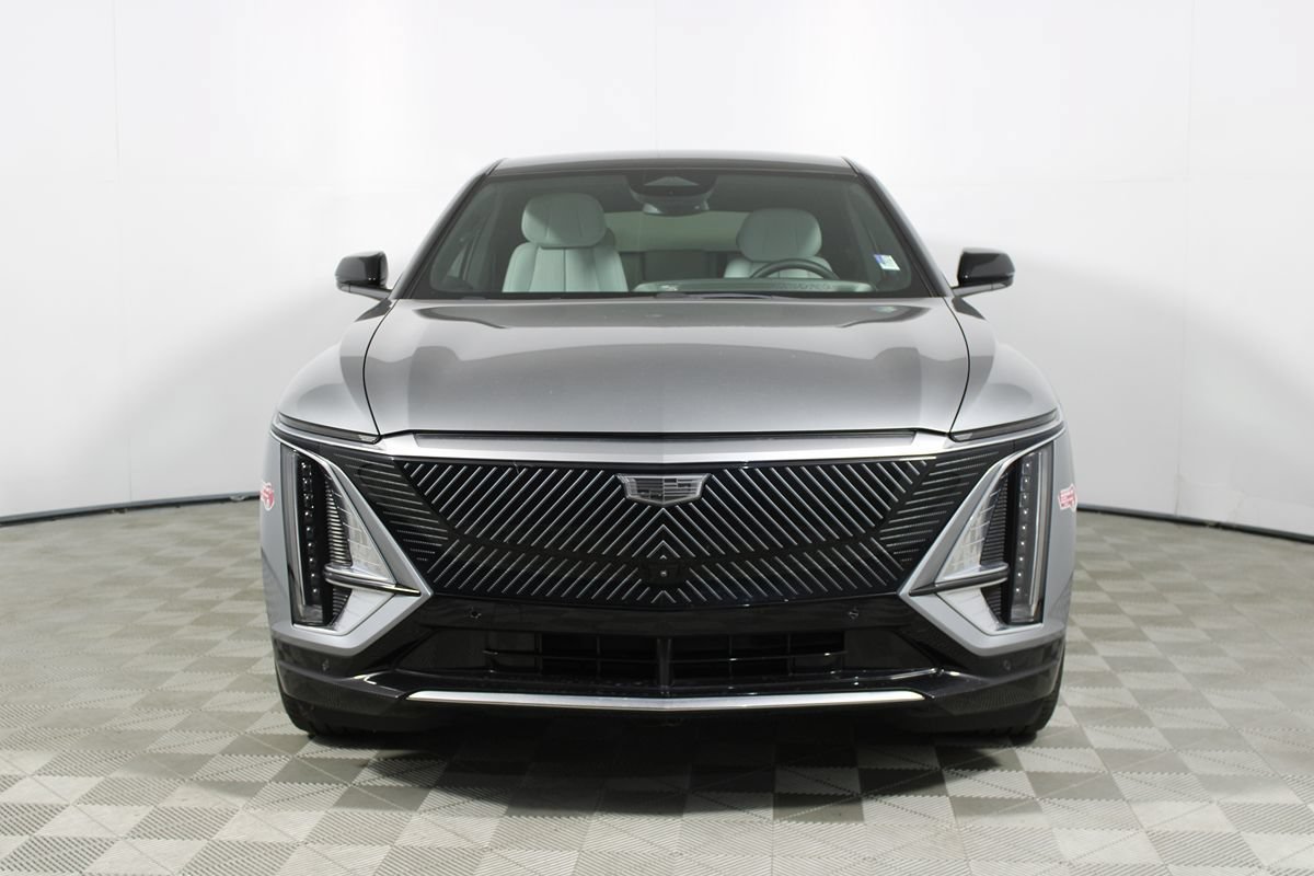 Used 2024 Cadillac Lyriq Luxury AWD/4WD image 2