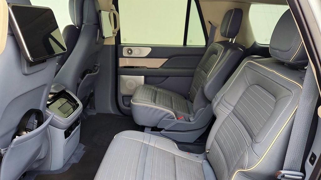 Used 2022 Lincoln Navigator L Black Label image 20