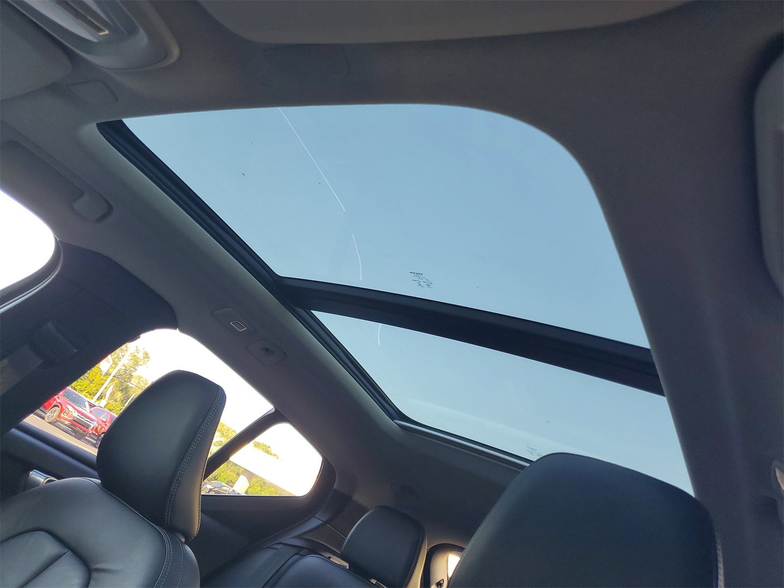 Used 2023 Volvo XC40 B5 Plus w/ Driver Assist Package image 10