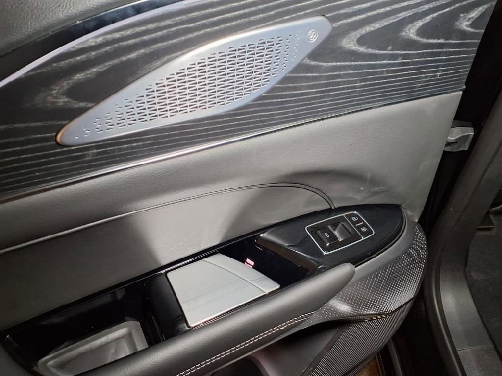 New 2026 Cadillac Lyriq V w/ Exterior Carbon Fiber Package AWD/4WD image 12