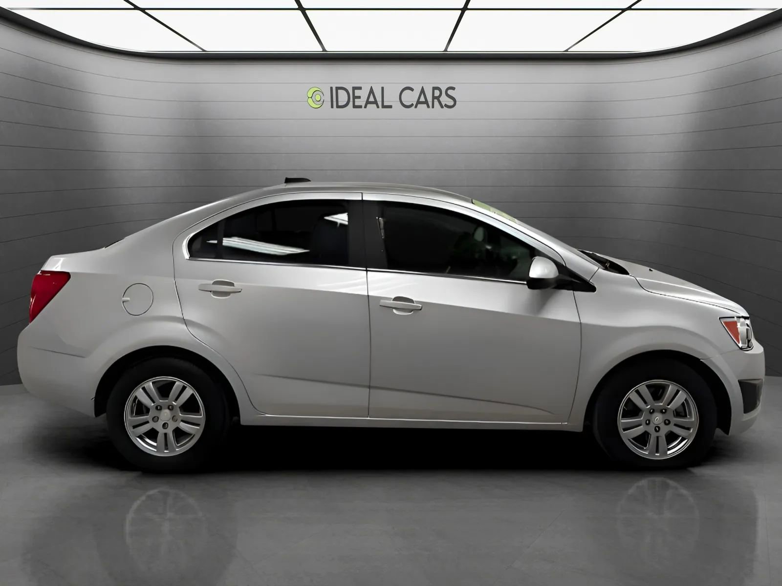 Used 2016 Chevrolet Sonic LT FWD image 4