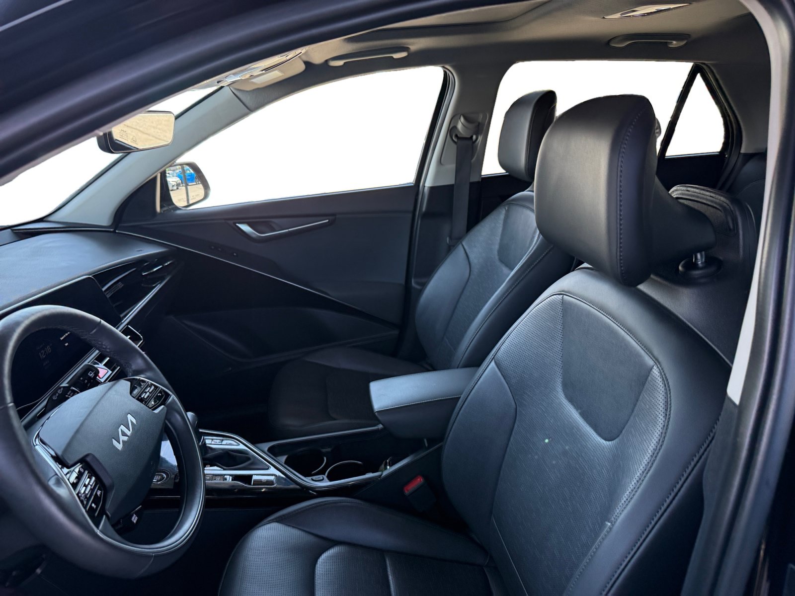 Used 2023 Kia Niro SX Touring FWD image 10