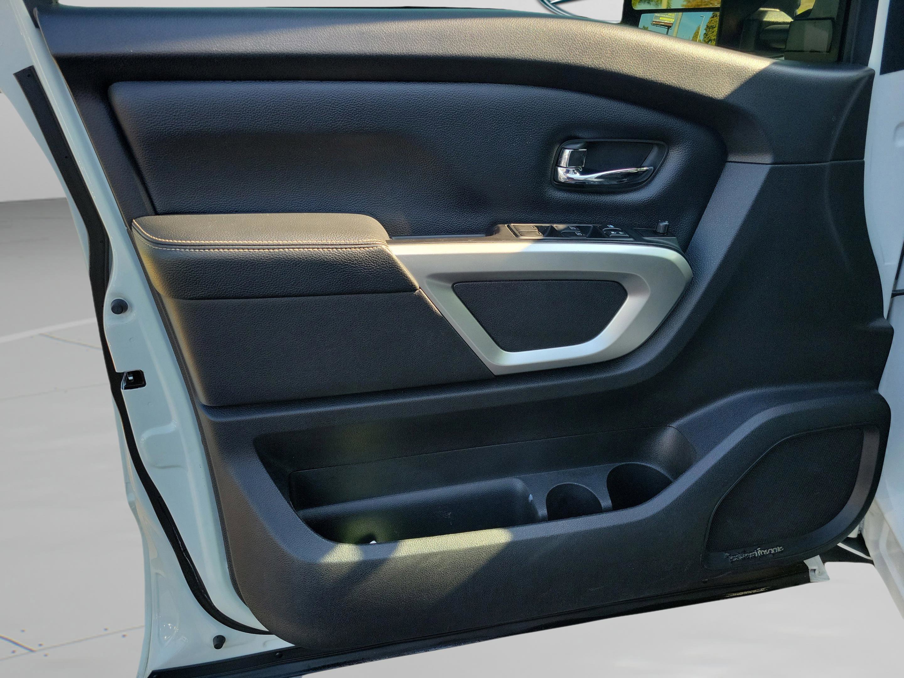 Used 2018 Nissan Titan PRO-4X image 27