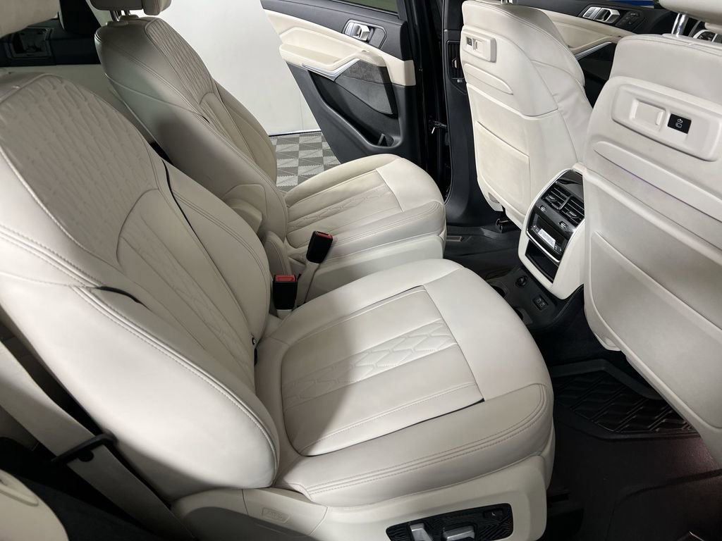 Used 2021 BMW X7 xDrive40i w/ M Sport Package image 29