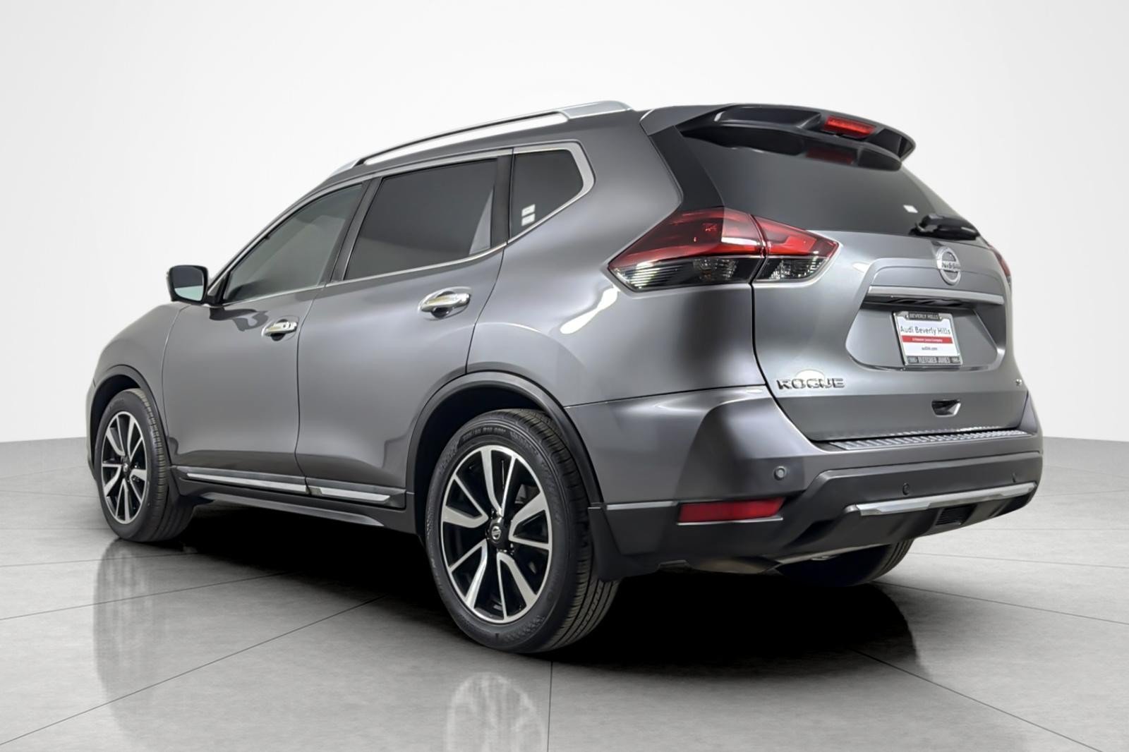 Used 2019 Nissan Rogue SL w/ Premium Package FWD image 3