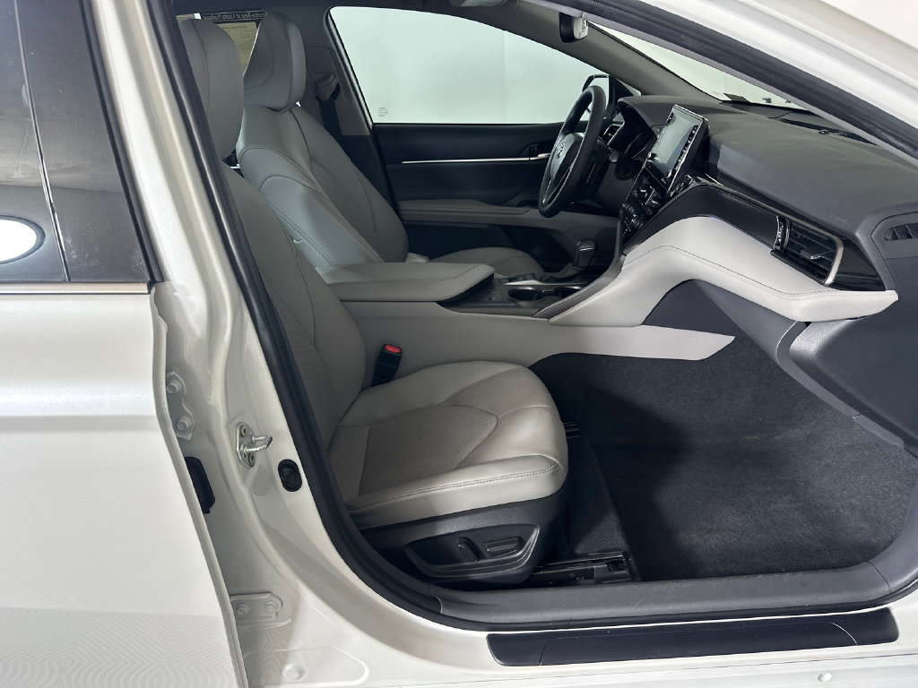 Used 2023 Toyota Camry XSE FWD image 13