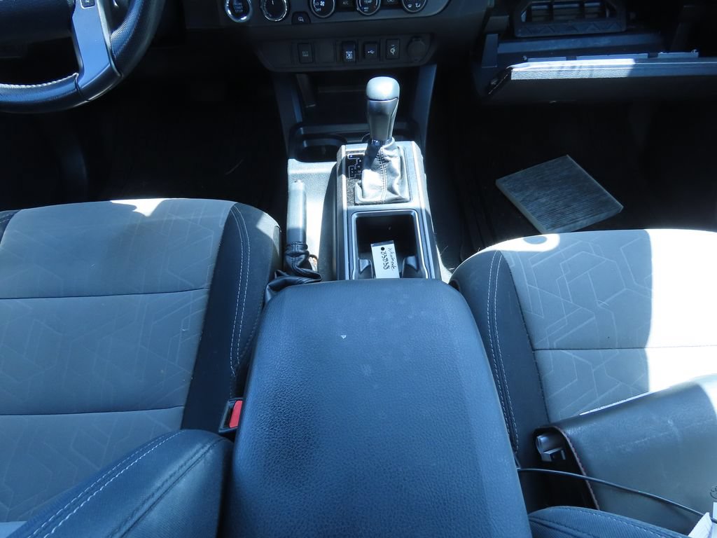Used 2020 Toyota Tacoma TRD Off-Road AWD/4WD image 9