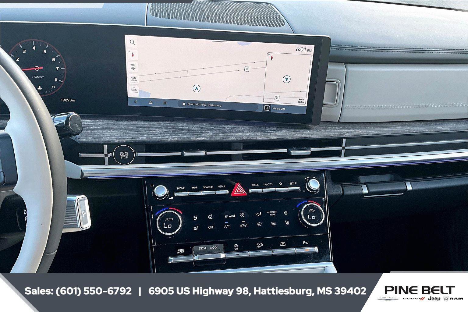 Used 2025 Hyundai Santa Fe Calligraphy image 23