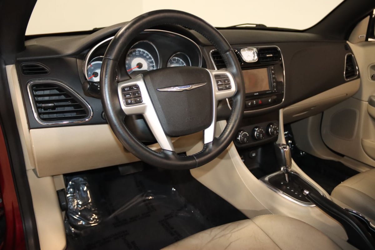 Used 2013 Chrysler 200 Limited FWD image 39