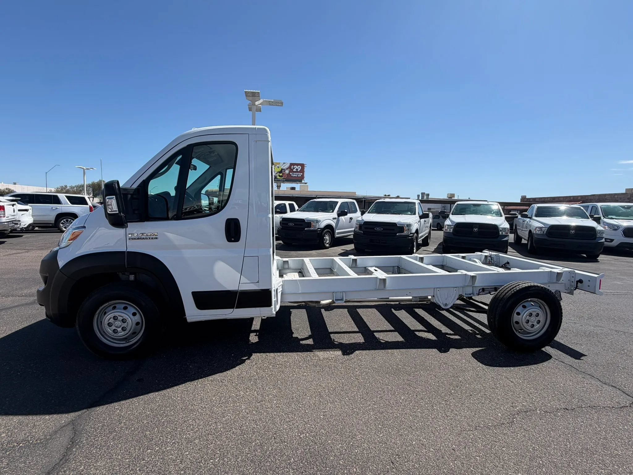 Used 2023 RAM ProMaster 3500 w/ Premium Appearance Group FWD image 2
