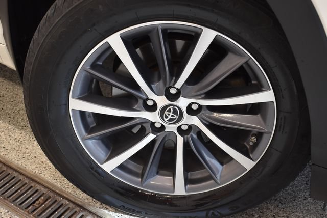 Used 2018 Toyota Highlander XLE AWD/4WD image 30