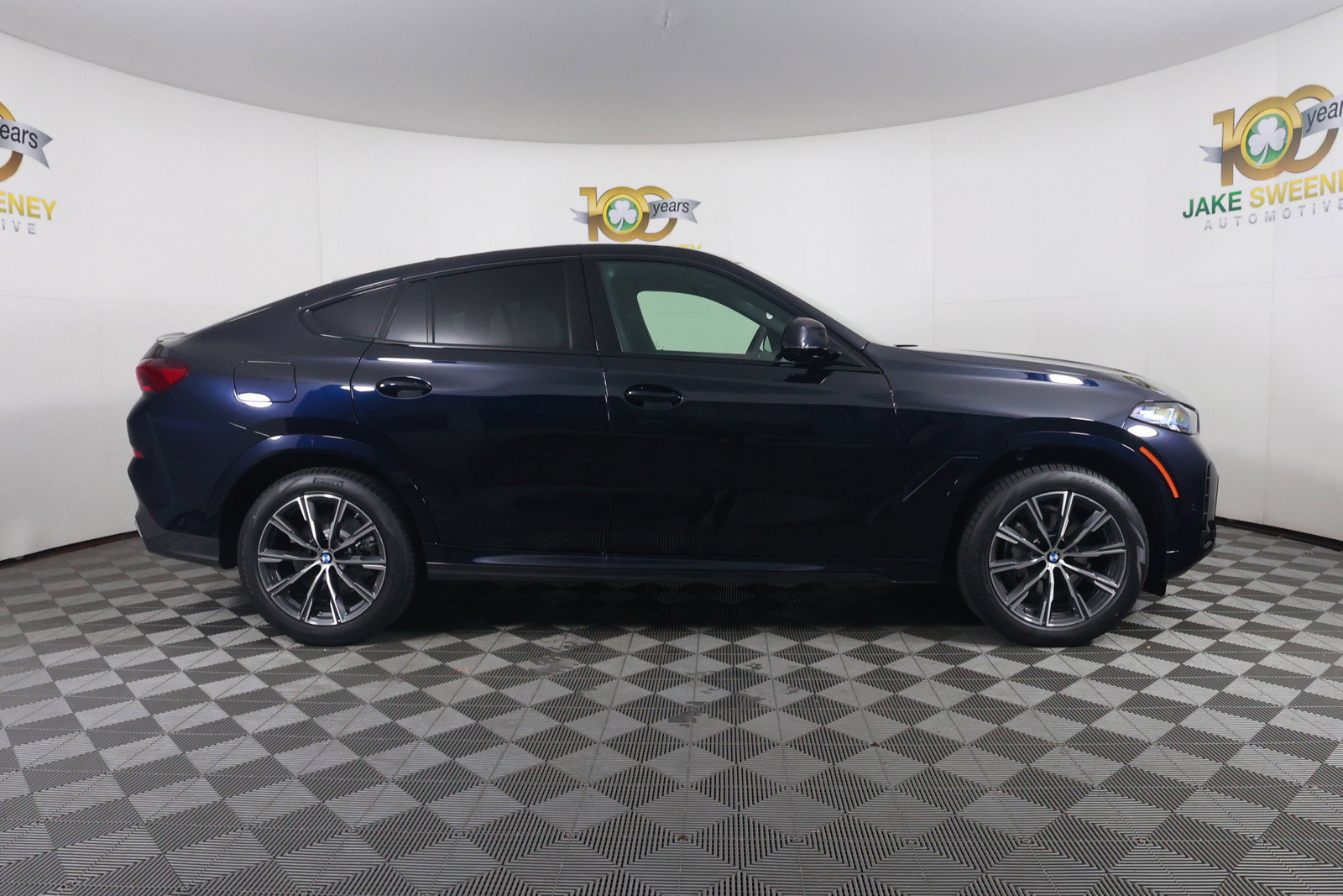 Used 2025 BMW X6 xDrive40i w/ Parking Assistance Package image 8