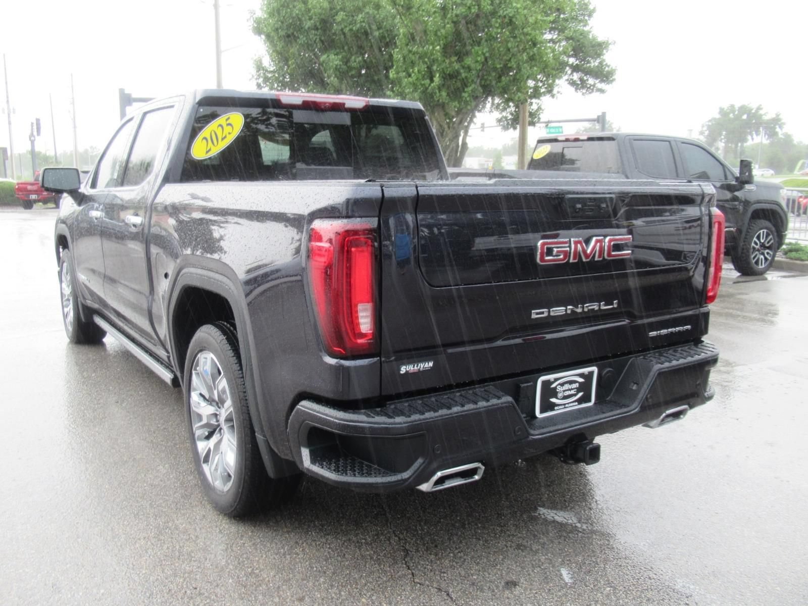 Used 2025 GMC Sierra 1500 Denali w/ Denali Reserve Package AWD/4WD image 5
