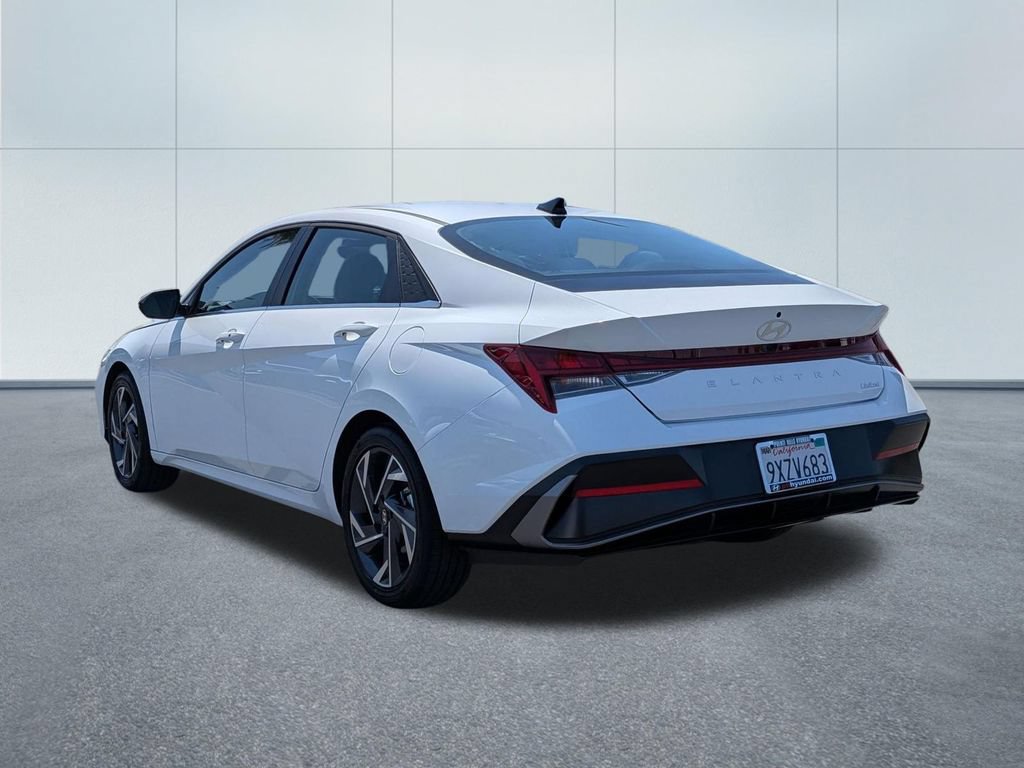 Certified 2026 Hyundai Elantra Limited FWD image 4