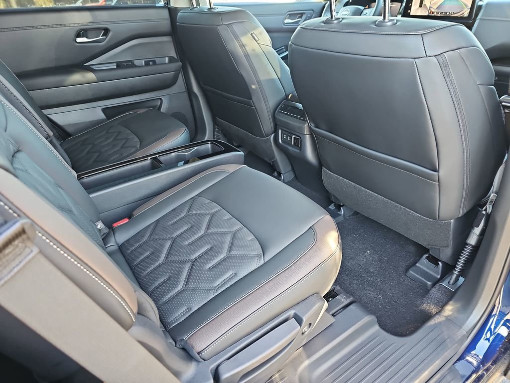 New 2026 Nissan Pathfinder Platinum FWD image 14