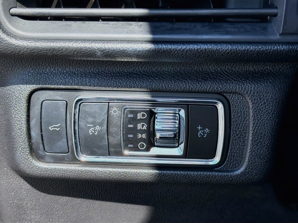 Used 2024 Lincoln Corsair FWD image 33