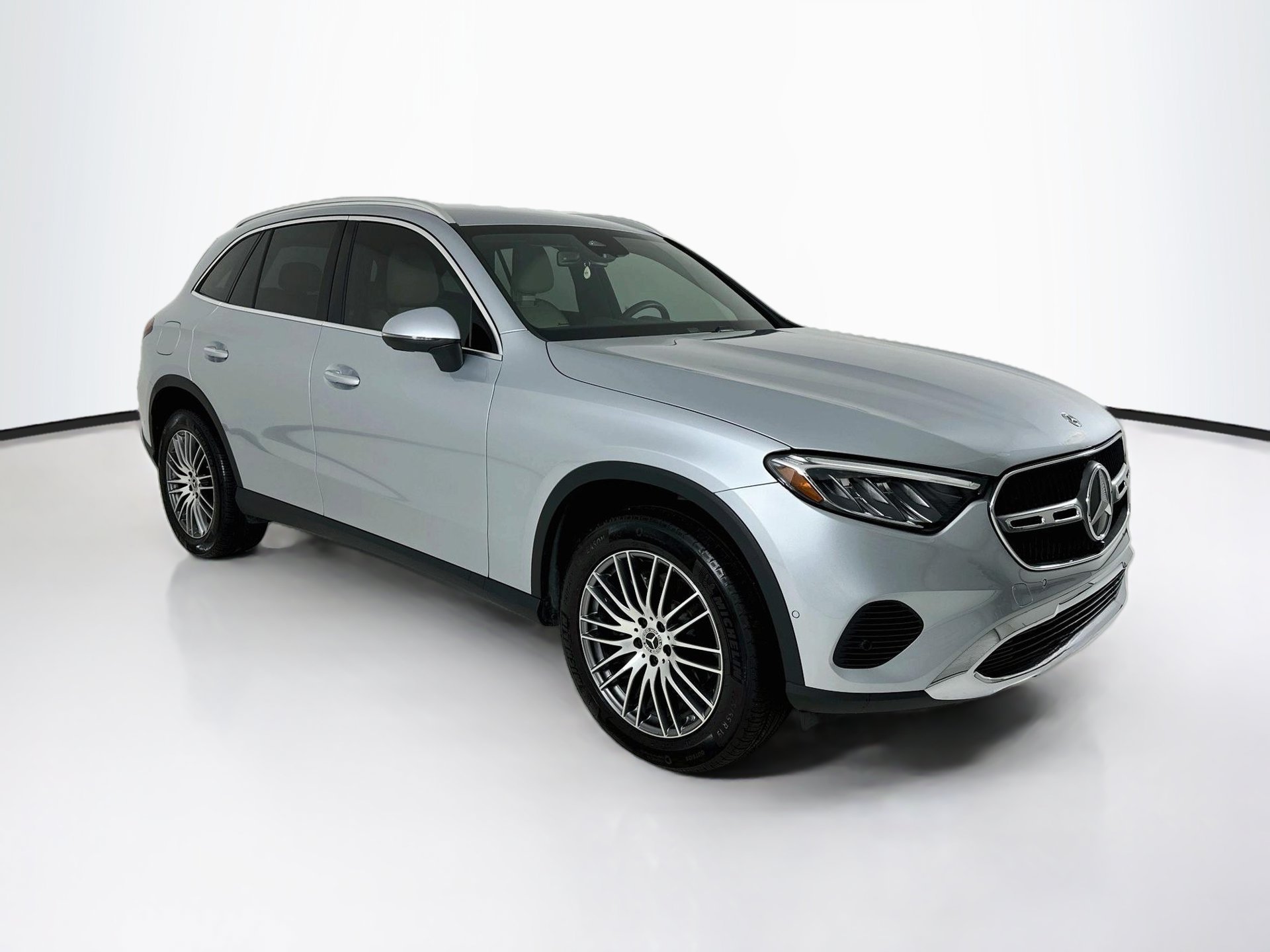 Used 2026 Mercedes-Benz GLC 300 image 1