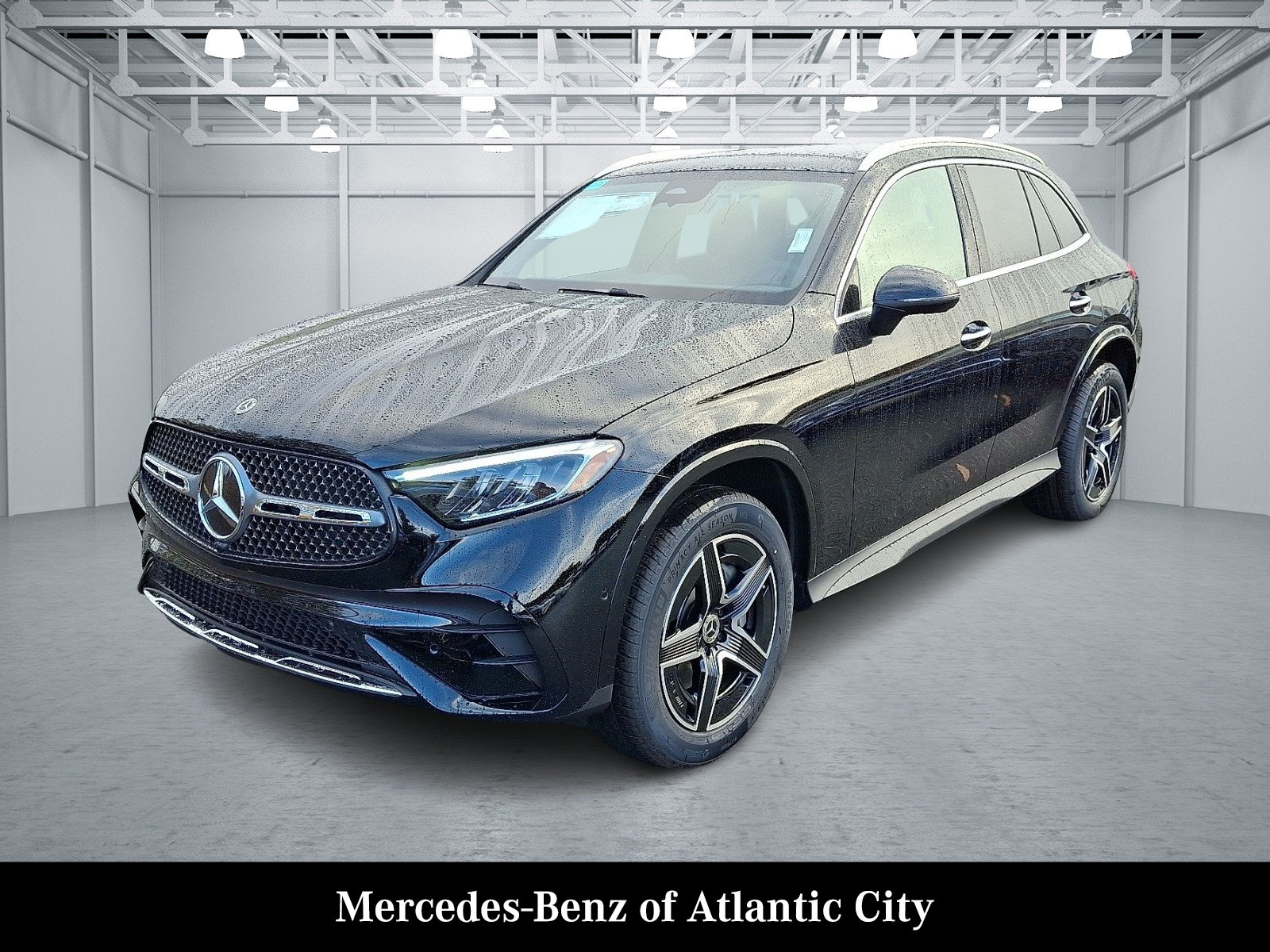 Used 2026 Mercedes-Benz GLC 300 4MATIC image 2