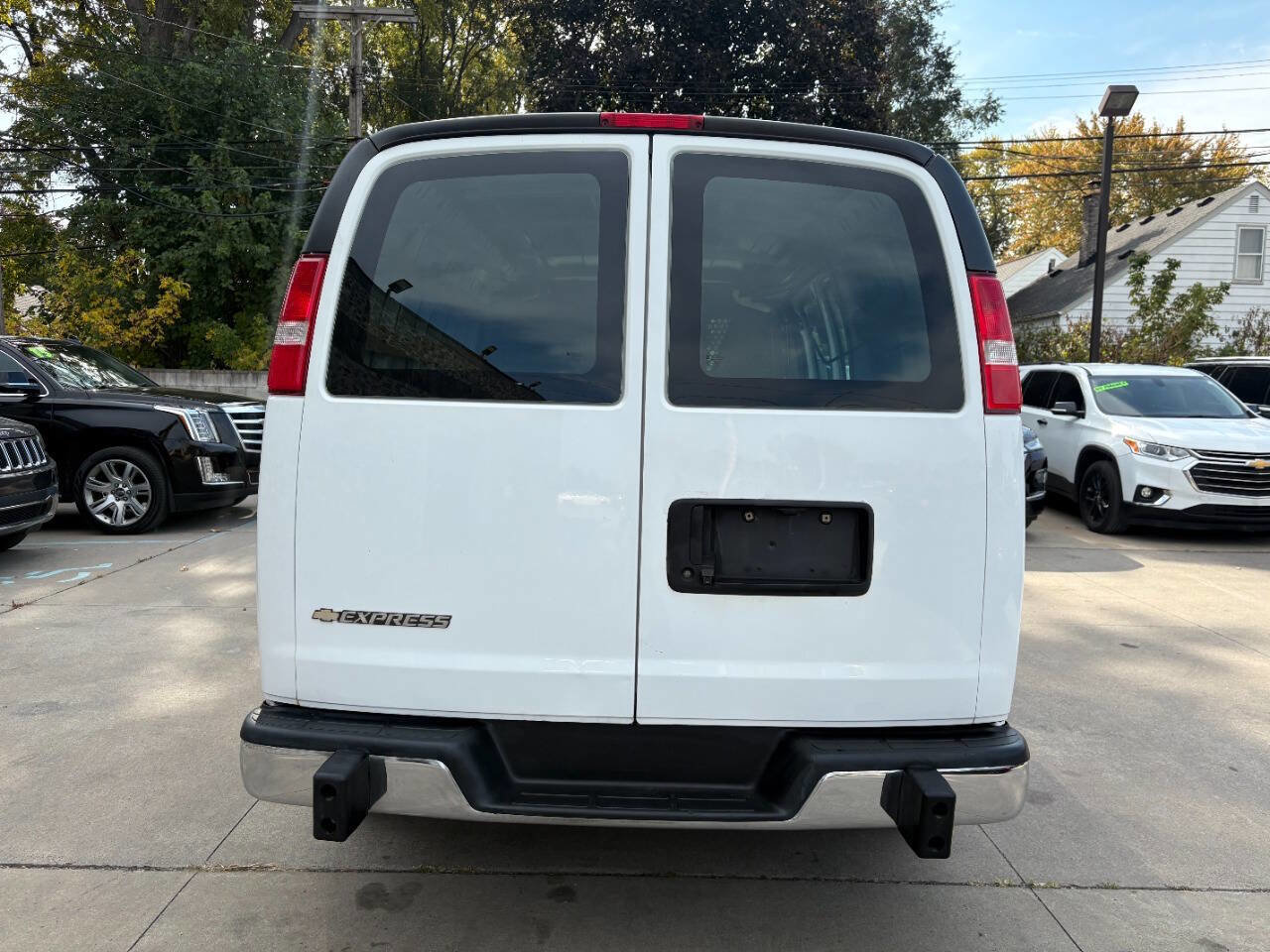Used 2018 Chevrolet Express 2500 w/ Driver Convenience Package image 9
